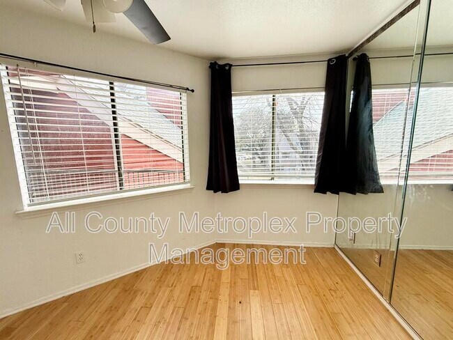 Foto del edificio - 9839 Walnut St