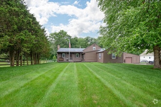 Building Photo - 86 S Rd