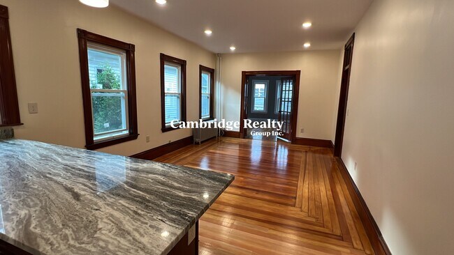 Foto del edificio - 306 Summer St