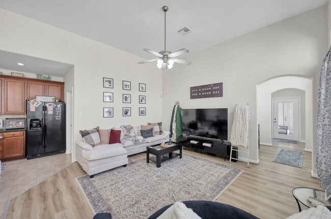 Building Photo - 29705 Meridian Hill Dr