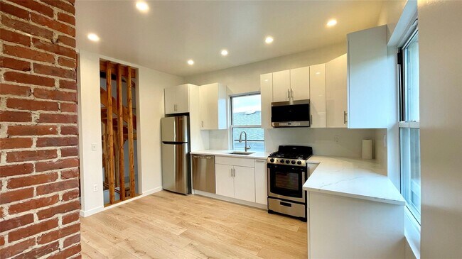 Building Photo - 318 Beach 69th St