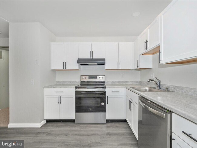 Building Photo - 1853 Dulaney Ct