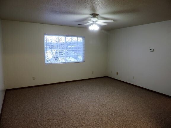 Foto del edificio - $910 | 2 Bedroom, 1 Bathroom Condo | Pet F...
