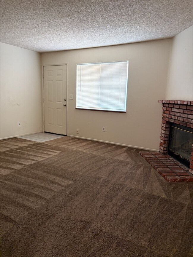Foto del edificio - 9641 N Loop Blvd