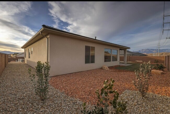 Building Photo - 4729 S Lucy Ln