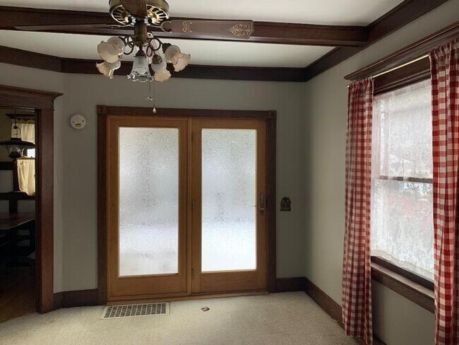Foto del edificio - Gorgeous 4 bedroom 2 bath house with one s...