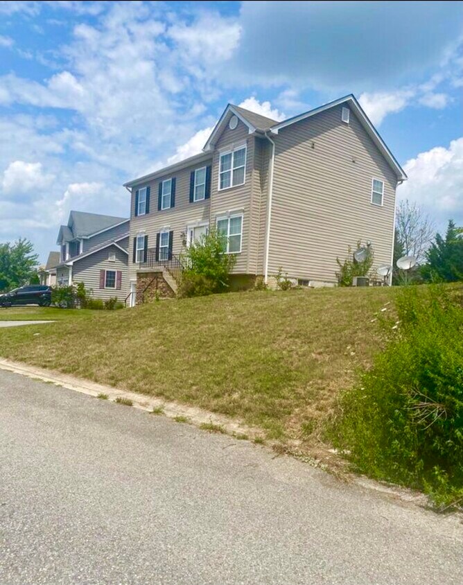 Foto del edificio - 13509 Essex Dr