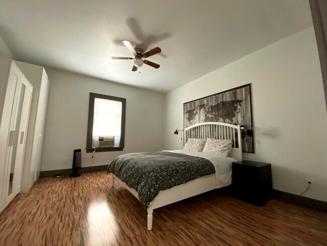 Foto del edificio - 1922 Rosewood St