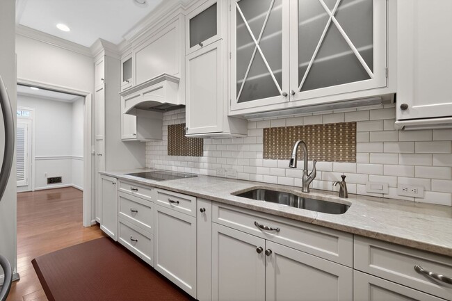 Exceptional residence in the heart of Old Town Alexandria - Exceptional residence in the heart of Old Town Alexandria Townhome