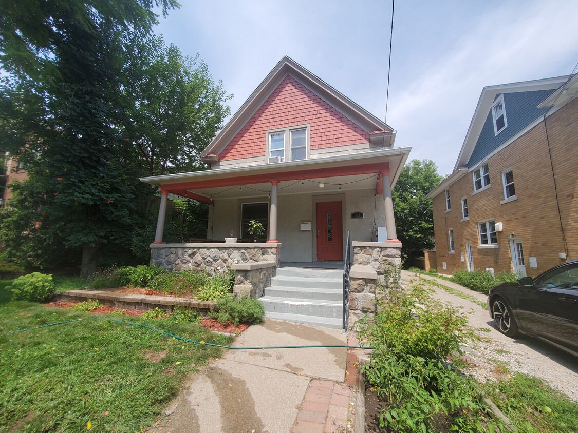 Primary Photo - 910 W Huron St