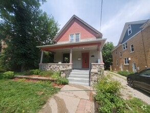 Building Photo - 910 W Huron St