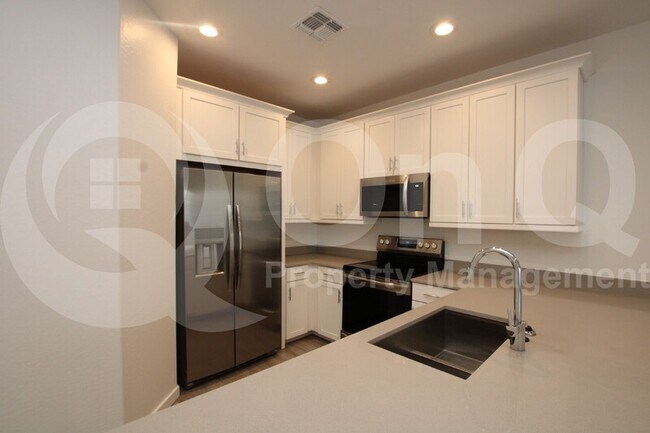 Building Photo - 4132 E Brisa Dr