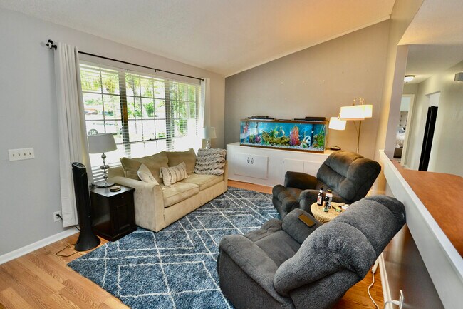 Foto del edificio - 1440 Woodcrest Rd E