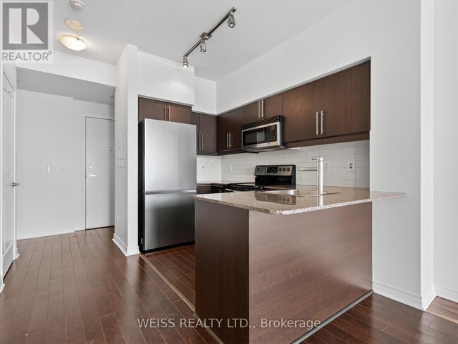 Building Photo - 2885 Bayview Ave