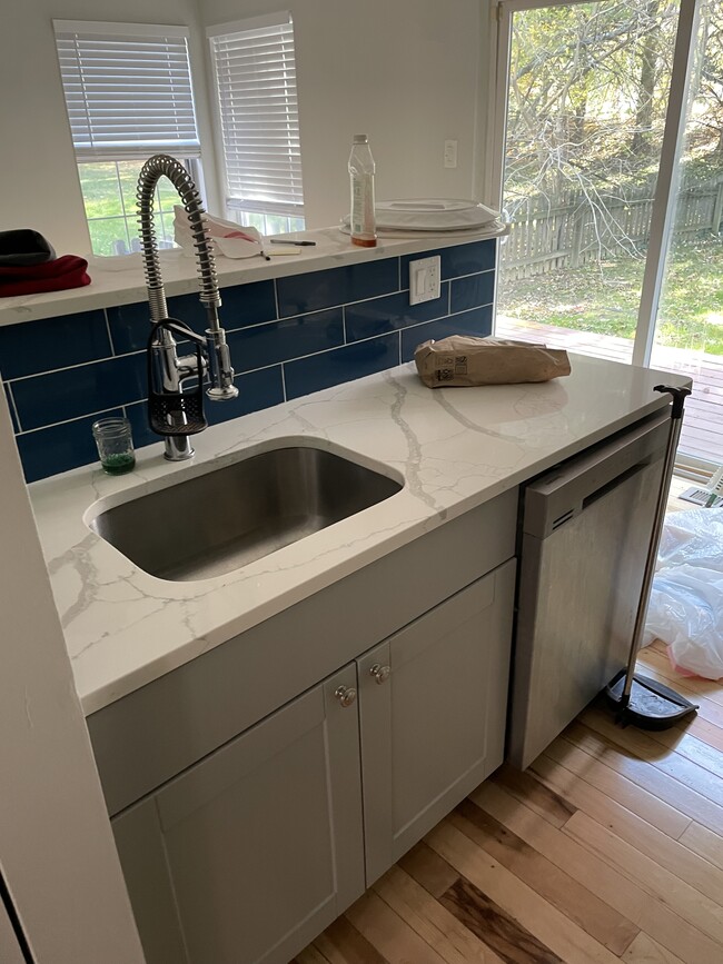 Foto del edificio - 5722 Cedar Ln