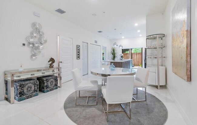 Foto del edificio - 8045 NW 104th Ave