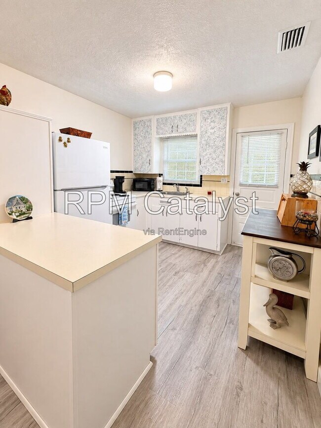 Foto del edificio - 2228 Beach Blvd S
