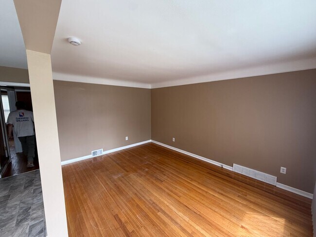 Foto del edificio - 3 Bedroom, 1 Bath Bungalow Style Home Move-In Ready!