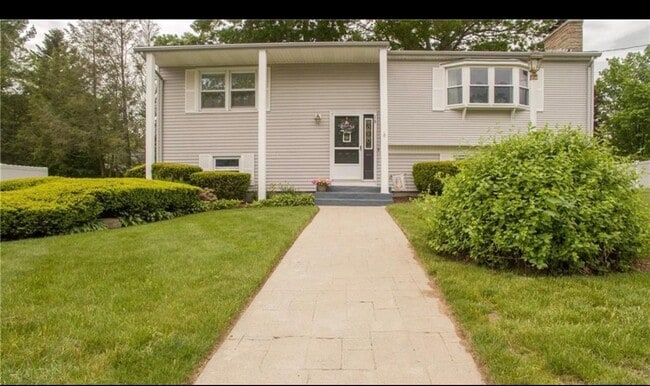 Building Photo - 18 Candlewood Dr