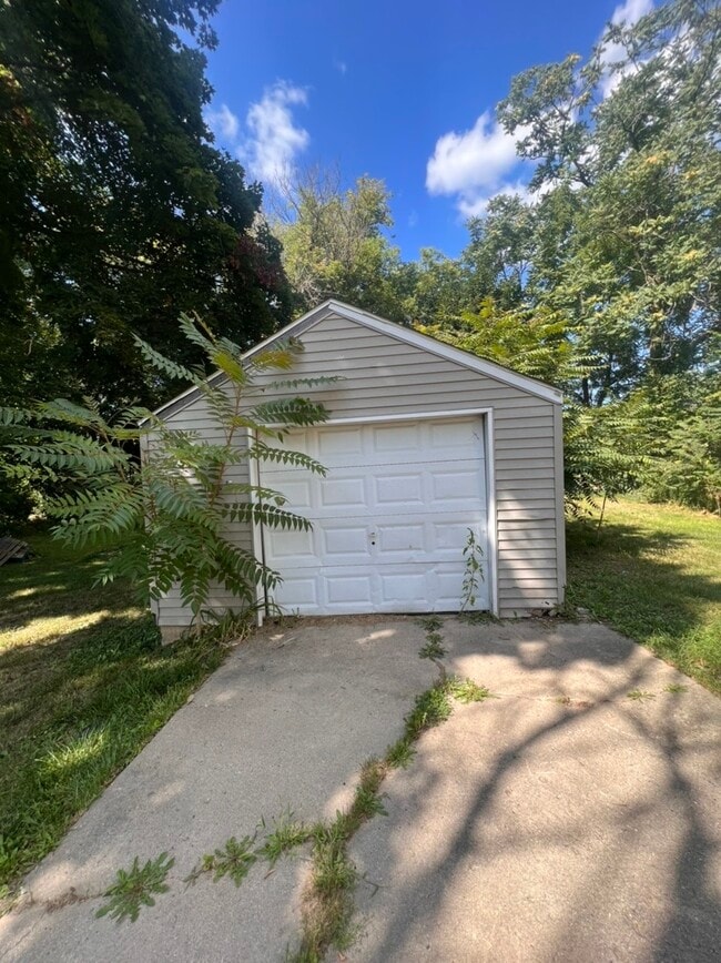 Building Photo - 3168 W Pkwy Ave