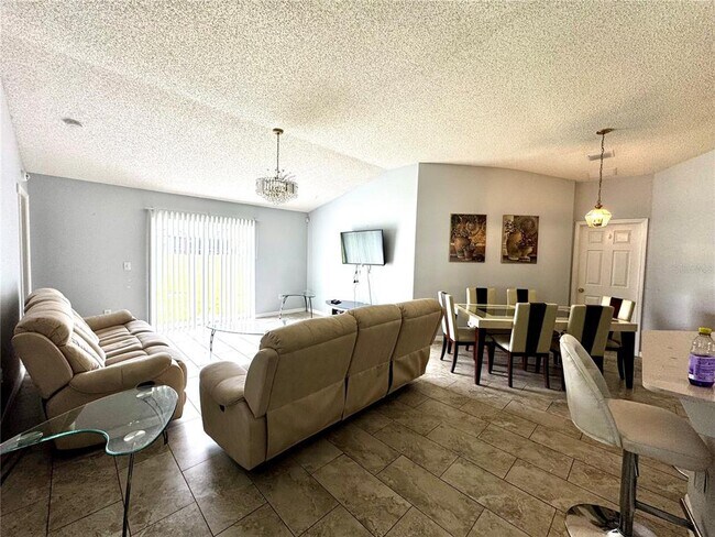 Foto del edificio - 11738 Lynmoor Dr