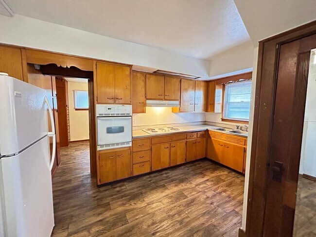 Foto del edificio - 4414-4416 Kenneth Ave