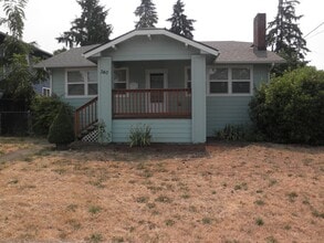 Building Photo - 340 14th St SE