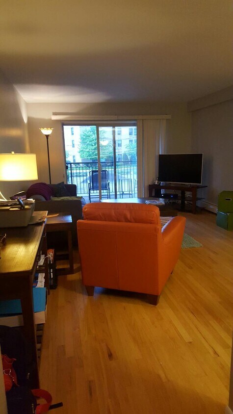 Primary Photo - 1 N Chestnut Ave