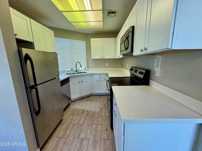 Foto del edificio - 930 N Mesa Dr