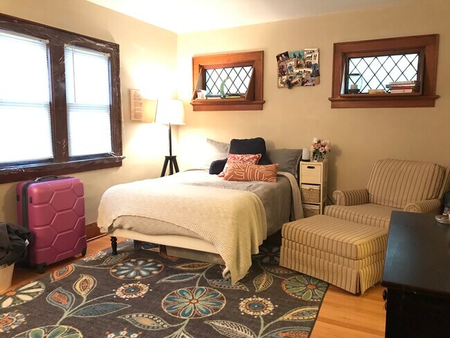 Foto del edificio - 3078 N Bartlett Ave