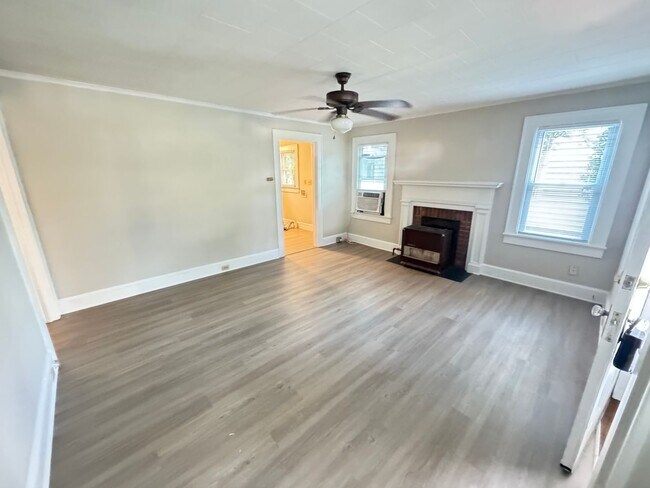 Foto del edificio - 1 Bed / 1 Bath Duplex Near Downtown Concord