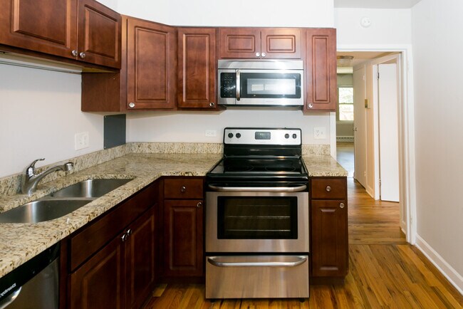 Foto del edificio - 2116 W Foster Ave