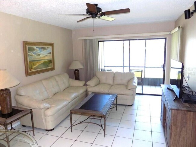Foto del edificio - 303 Woodlake Wynde