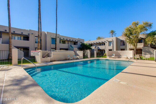 Foto del edificio - 1449 E Highland Ave