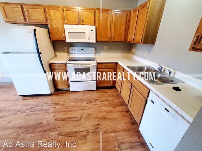 Building Photo - 3 br, 2 bath House - 141 N Crest Dr
