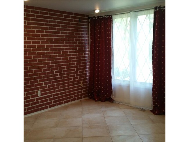 Foto del edificio - 6827 SW 13th St