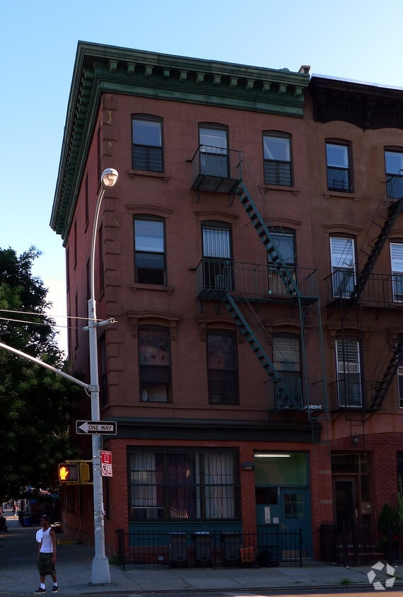 Primary Photo - 689 Dekalb Ave