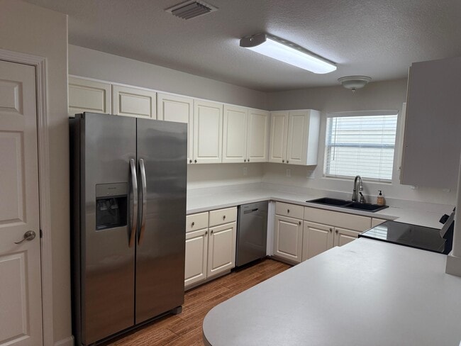 Foto del edificio - 235 Pelican Pl