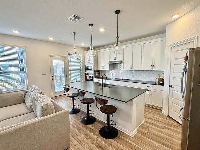 Foto del edificio - 2725 Woodall Dr