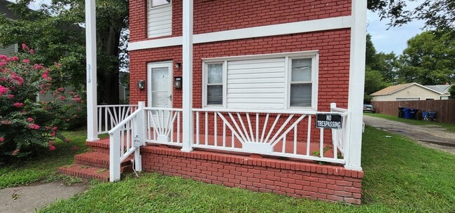 Building Photo - 3112 Elm Ave