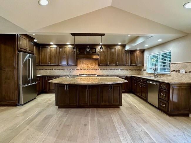 Building Photo - Recently Remodeled Home- Gourmet Kitchen- ...