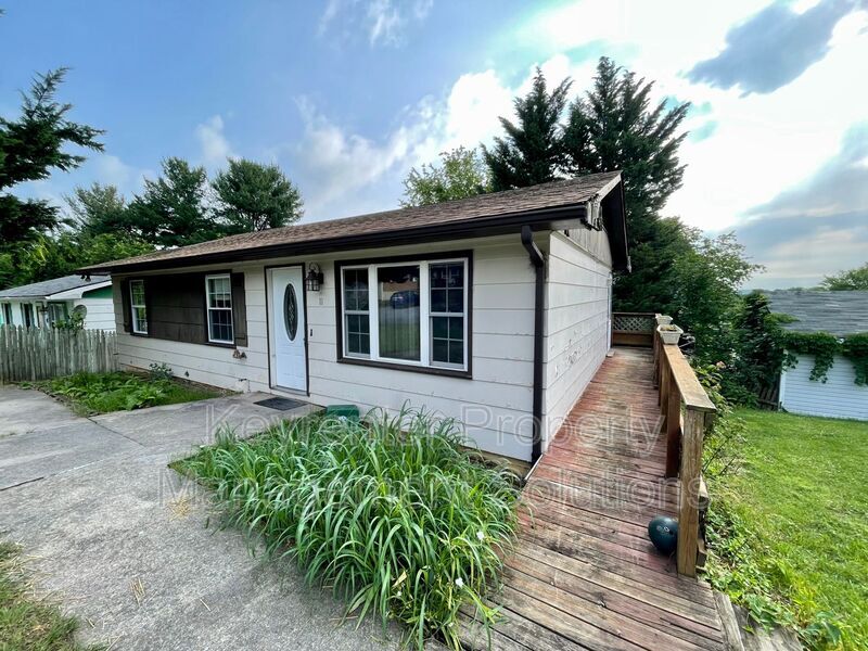 11 Miller St, Staunton, VA 24401 House Rental in Staunton, VA