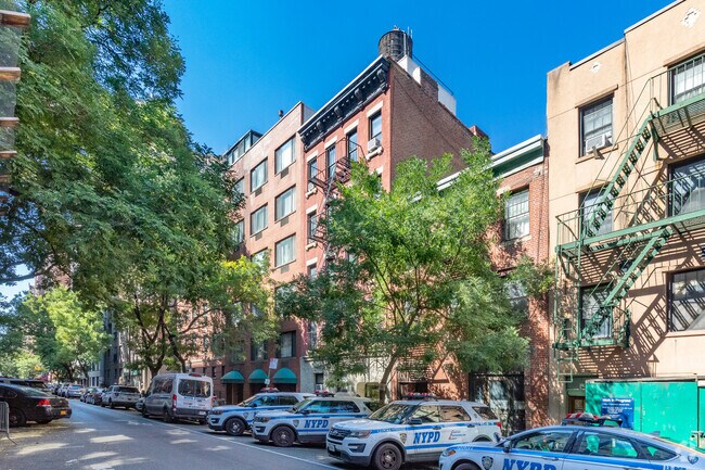 Foto del edificio - 223 E 21st St