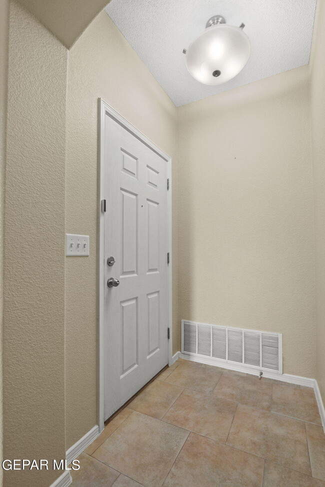 Building Photo - 11682 Dos Palmas Dr