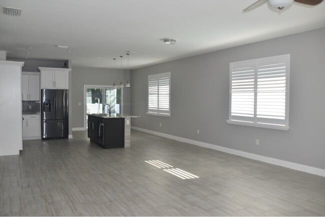 Building Photo - 6412 S Adelia Ave