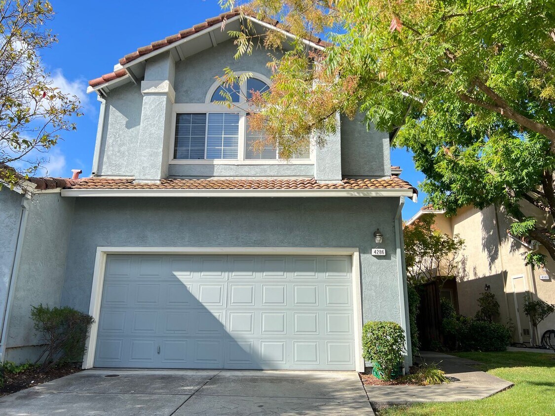 Primary Photo - Spacious 4 Bedroom House in Pleasanton!!!
