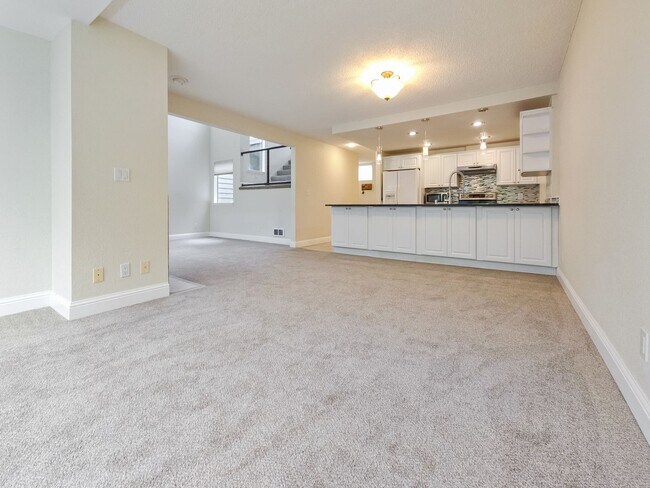 Foto del edificio - On-the-Water Living Experience: 2BR/2BA Co...