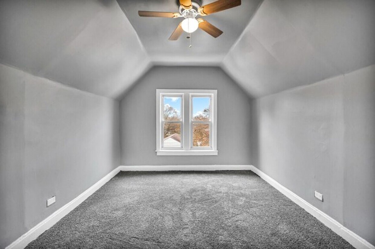 Foto principal - 9219 S Greenwood Ave