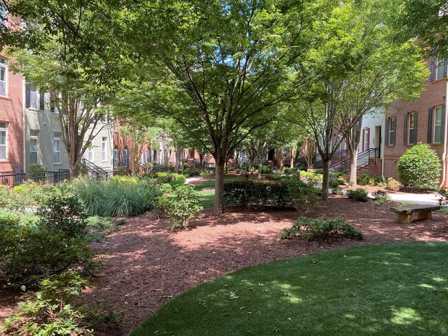 Building Photo - 801 Perennial Dr