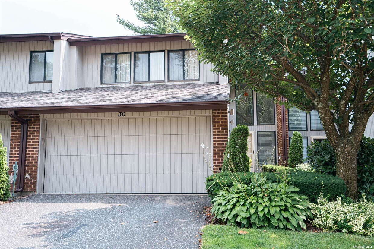 30 Club Dr S, Jericho, NY 11753 Townhome Rentals in Jericho NY
